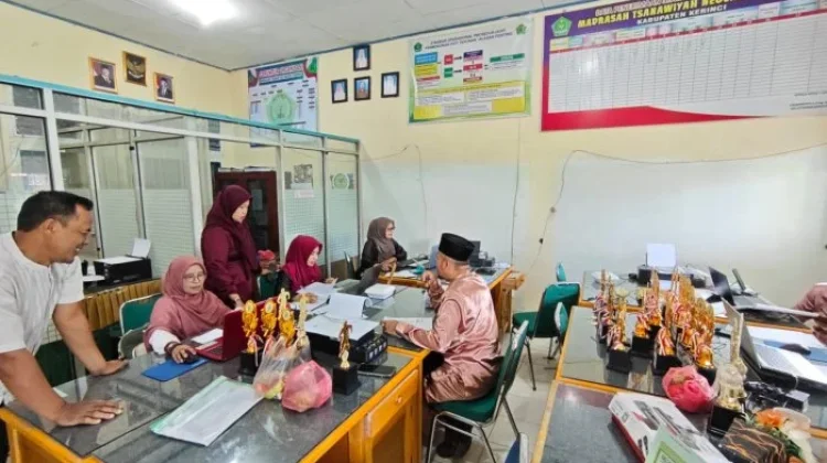Panggung Penghargaan Siap Digelar, MTsN 1 Kerinci Apresiasi Siswa Berprestasi