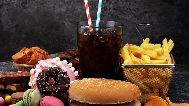 Hindari 10 makanan ini agar jantung tetap sehat, apa saja?
