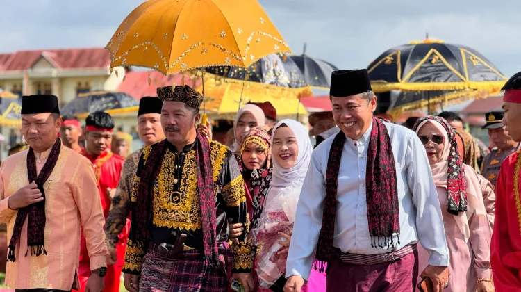 Bupati Monadi Hadiri Kenduri Sko Tigo Luhah Belui