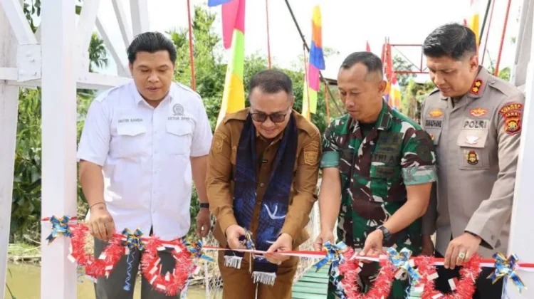 Wako Alfin Resmikan Jembatan Perintis Garuda KODIM 0417/Kerinci di Mekar Jaya
