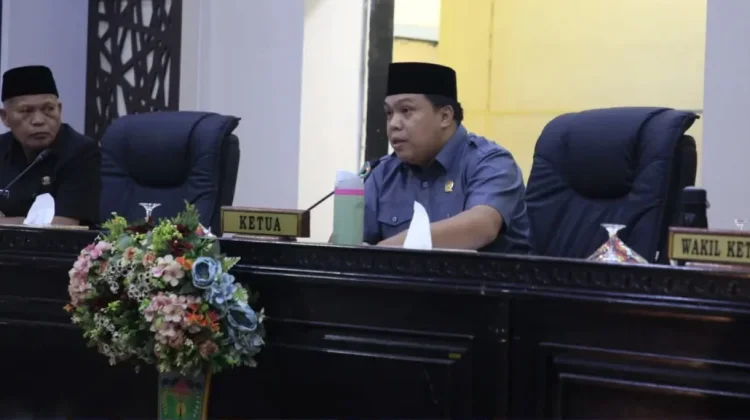 Rapat Paripurna DPRD Sungai Penuh Dengan Agenda Pandangan Fraksi