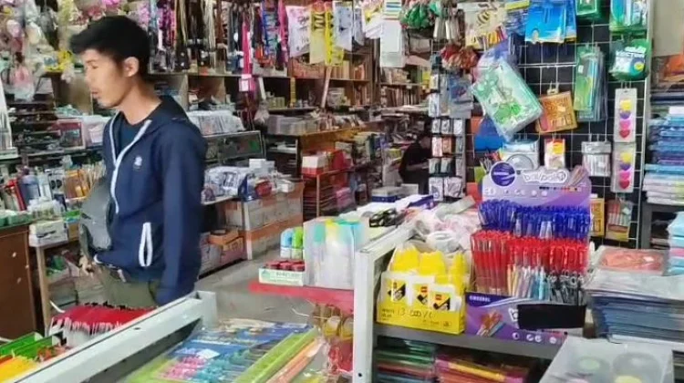 Harga Alat Tulis Tetap Stabil, Penjualan di Sungai Penuh Justru Lesu