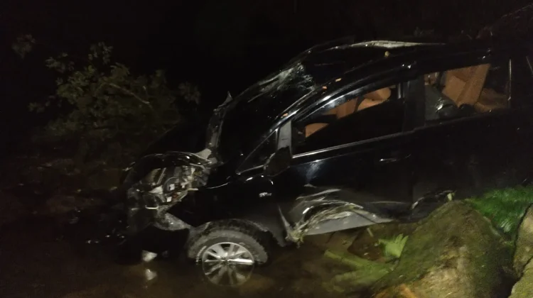 Mobil Masuk Jurang KM 24, 2 Orang Orang Dilarikan ke RS