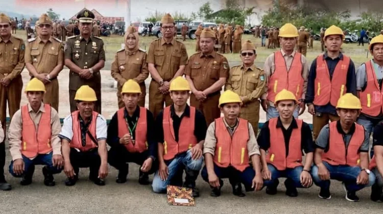 Cetak SDM Konstruksi Profesional,Wabup Murison Serahkan Sertifikat Kompetensi