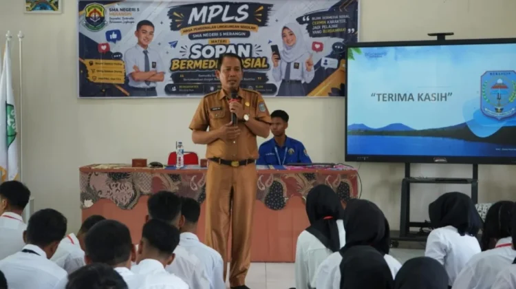 Dinas Kominfo Merangin Bekali Siswa Baru Etika Bermedia Sosial di Era Digital