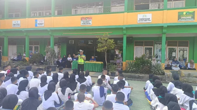 Satlantas Kerinci Edukasi Keselamatan Berkendara saat MPLS Siswa Baru