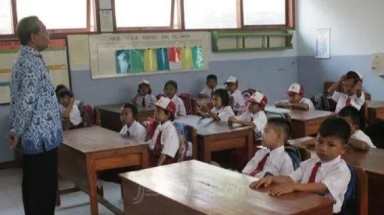 Bupati Merangin Temukan Sekolah di Pelosok tanpa Guru PNS