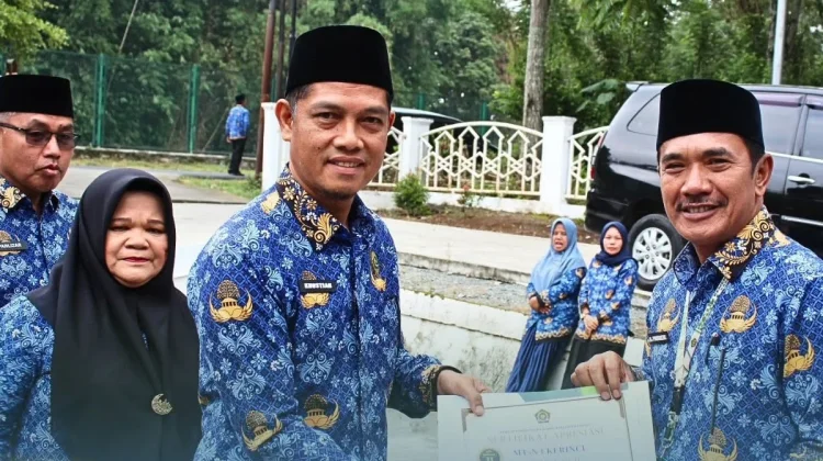 Kemenag Kerinci Beri Penghargaan Kinerja Terbaik 2026 Kepada Madrasah dan KUA
