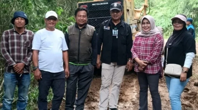 Wabup Murison Tinjau Pemeliharaan Jalan Selampaung–Masgo