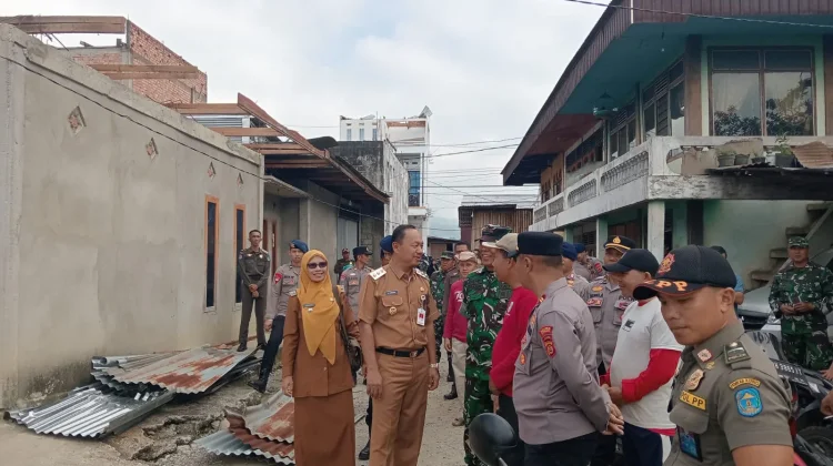 Wakil Bupati Murison Tinjau Rumah Warga yang Terdampak Puting Beliung