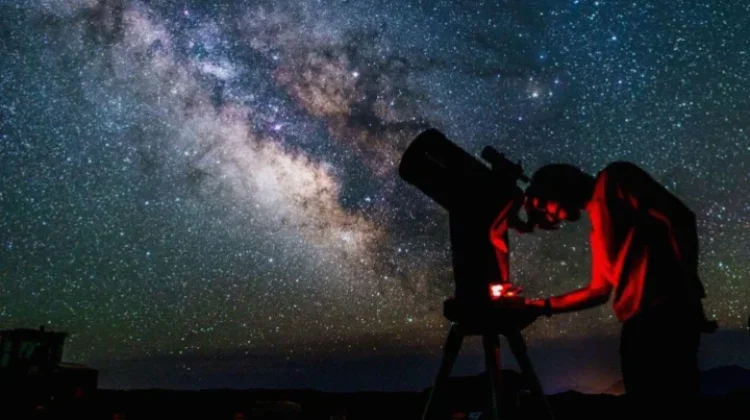 Agustus 2026 Menjanjikan Dua Peristiwa Astronomi Spektakuler Sekaligus