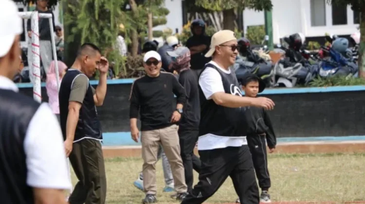 Jaga Sportivitas, Wako Alfin Ikuti Laga Sepak Bola