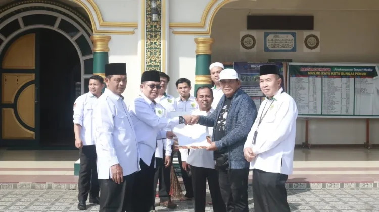 Kemenag Sungai Penuh Ikut Berpartisipasi dalam Kegiatan Bersih Masjid