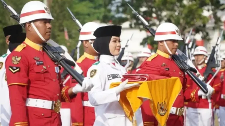 Raisa Nienda, Siswi Kerinci Jadi Pembawa Baki Bendera HUT ke-81 RI di Jambi
