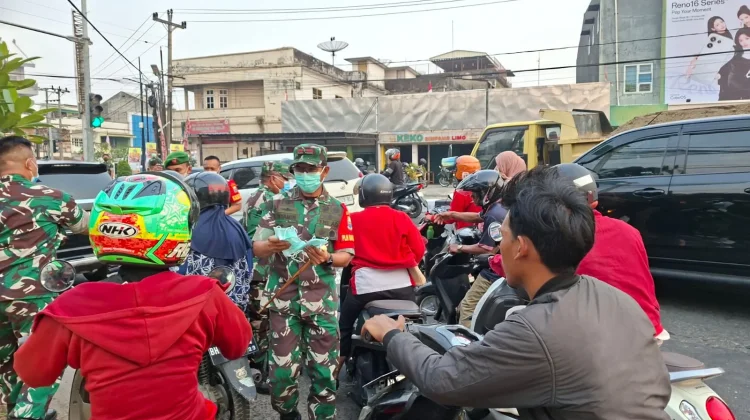Asap Karhutla Ganggu Aktivitas, Danrem Bagikan Masker