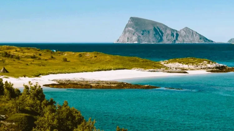 Pulau Summer Roy, Tempat Matahari Terbit dan Terbenam Sekali Setahun