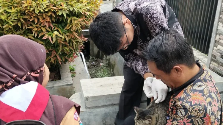 Vaksinasi Hewan Berlanjut,100 Ekor Hewan di Vaksinasi di Pondok Tinggi