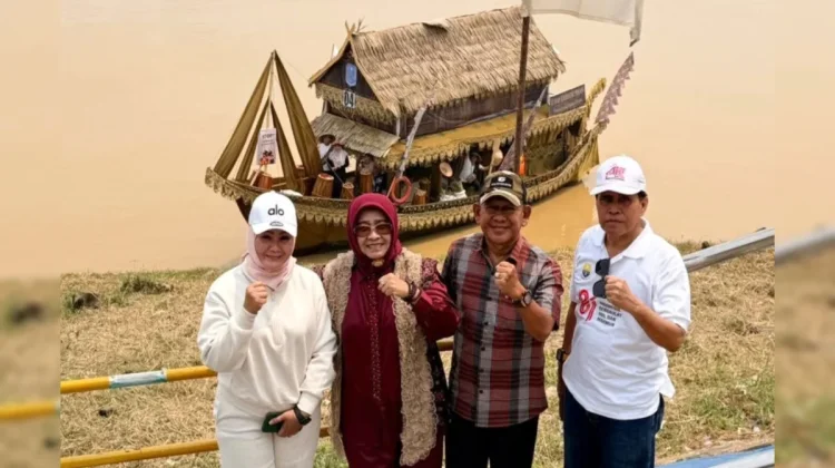 Perahu Hias Merangin Angkat Rumah Tuo, Wabup Khafidh Berharap Raih Juara