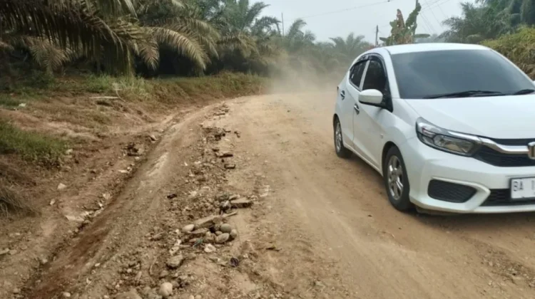 Jalan Diperbaiki, Aktivitas Warga Rasau dan Selango Mulai Lancar