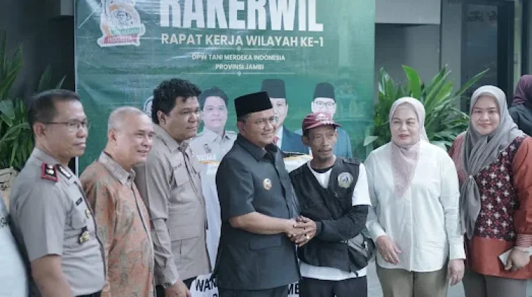 GAPEMBI Jambi Salurkan Pompa Air Bantu Petani