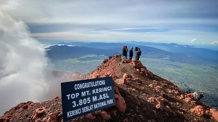 Jalur Pendakian Gunung Kerinci Ditutup Total, Ancaman Karhutla Jadi Perhatian