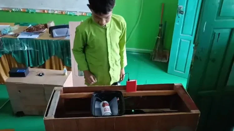 SMPN 13 Kerinci Ciptakan Tong Sampah Otomatis Dukung Adiwiyata
