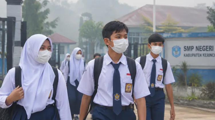Kabut Asap Selimuti Kerinci, Disdik Minta Siswa Tak Abaikan Masker