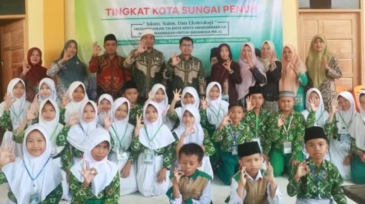 Kakan Kemenag Sungai Penuh Beri Semangat Peserta OMI