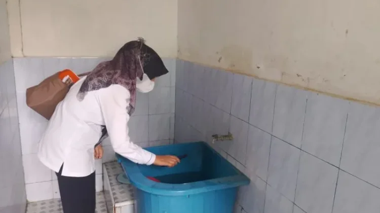 Cegah Penyakit Mengintai, Puskesmas Kemantan Periksa Lingkungan MAN 2 Kerinci