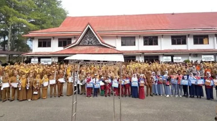 Apel Kerja di Sungai Penuh Diwarnai Penghargaan Pelajar dan Penyerahan Beasiswa