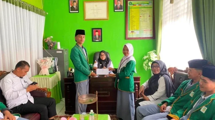 Ringankan Beban Keluarga, MAN 3 Kerinci Salurkan Bantuan Sosial untuk Siswa