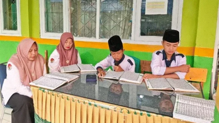 Tadarus Pagi Jadi Tradisi, MTsN 1 Kerinci Tanamkan Karakter Religius pada Siswa