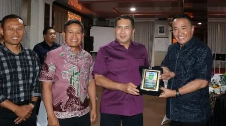 Jamuan Malam di De Boekit Diza, Wali Kota Alfin Silaturahmi dengan Pangdam XX/TIB