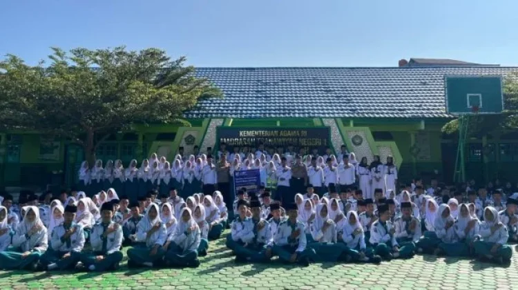 Siswa MTsN 1 Sungai Penuh Antusias Ikuti Sosialisasi SPMB SMA Kemala Taruna