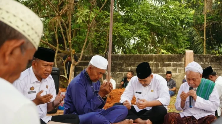 Bupati dan Wabup Antar Mantan Ketua BAZNAS ke Peristirahatan Terakhir