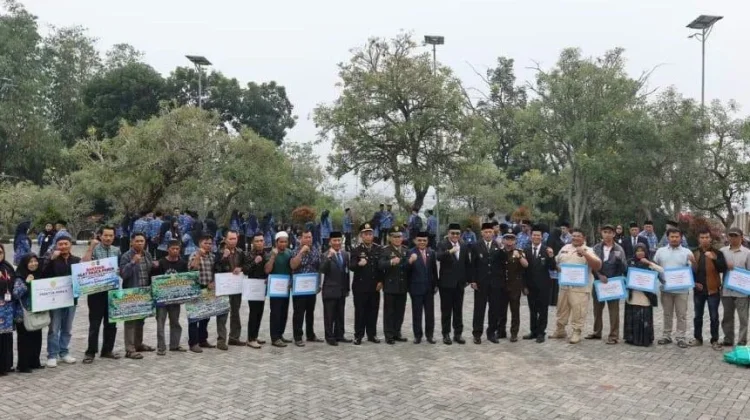 Alfin Salurkan Alsintan untuk Tingkatkan Kesejahteraan Warga