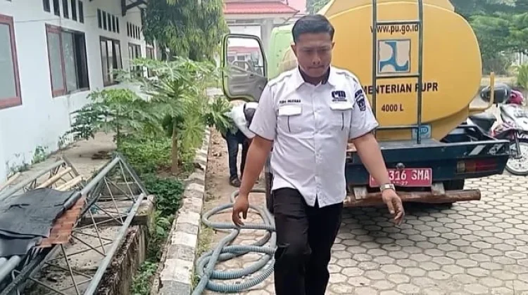 Perumda Tirta Khayangan Suplai Air Bersih dengan Mobil Tangki