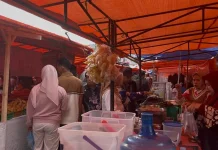Menunggu Berbuka, Warga Padati Pasar Mambo Sungai Penuh