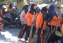 Selama Ramadhan,DLH Sungai Penuh Siaga Petugas Kebersihan  di Pasar Mambo