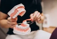 Perawatan Gigi Palsu yang Benar agar Tetap Bersih dan Kinclong