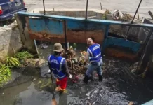 Satgas PUPR Bersihkan Drainase Jalan Pancasila usai Banjir