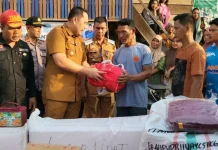 Bupati Merangin Salurkan Bantuan untuk Korban Banjir Tiang Pumpung