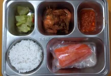 Siswa MTsN 2 Sungai Penuh Terima Menu Sehat MBG,Udang hingga Pepaya