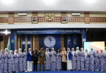 Wawako Azhar Hadiri Pelantikan Pengurus IWAPI Sungai Penuh