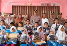 Polres Kerinci Salurkan Sepatu Sekolah bagi Siswa Kurang Mampu