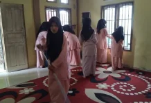 Tanamkan Kepedulian sejak Dini, Siswa MTsN Rutin Rawat Kebersihan Musholla