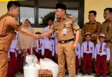 Dinas Pendidikan Kerinci Salurkan Program Secanting ke SD Negeri 44 Sungai Bermas