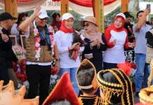 Meriah, Alfin-Azhar Buka Pawai HUT RI Ke-81