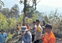 Polsek Gunung Kerinci Padamkan Karhutla Dua Hektar