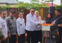 Wali Kota Alfin Serahkan Bantuan Bagi Korban Kebakaran di Hamparan Rawang